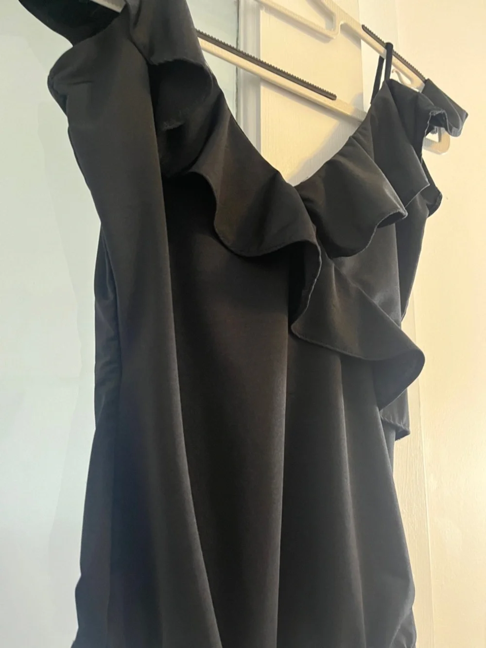 Black Ruffle bodysuit - Picture 2 of 6